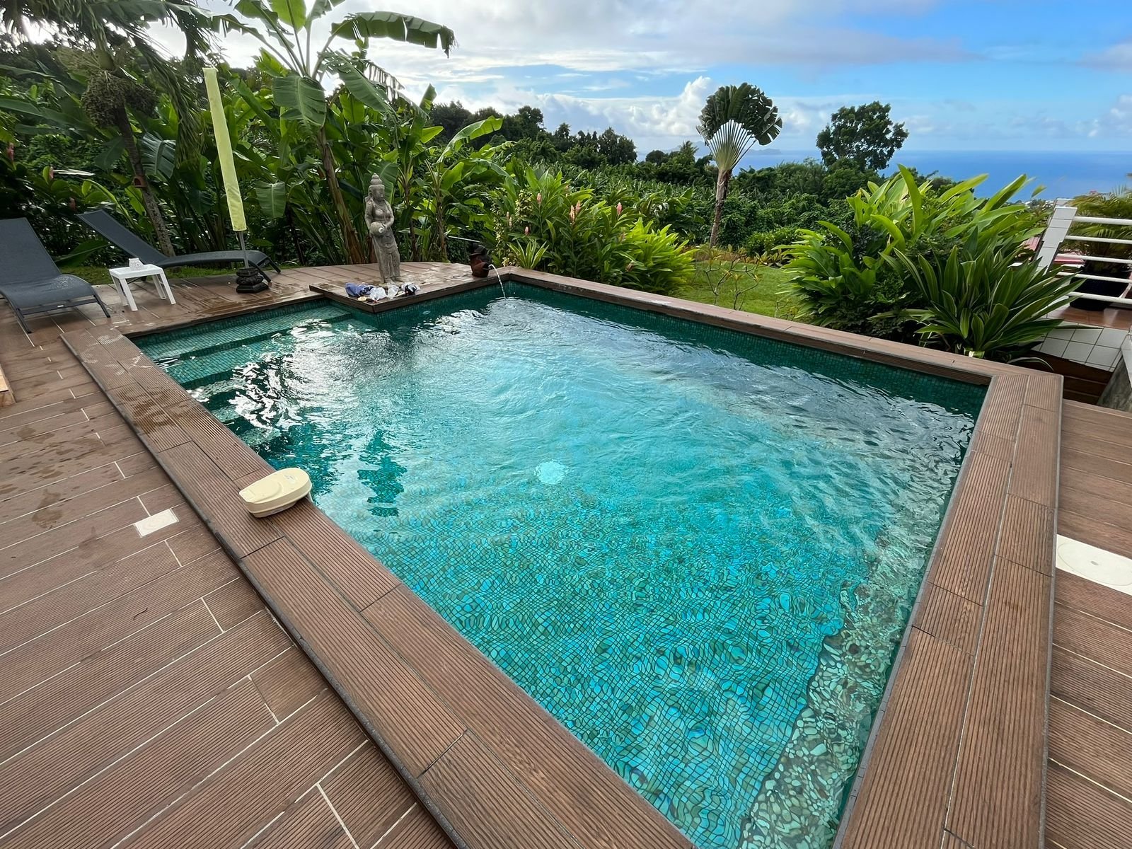 Piscine cristalline en Guadeloupe